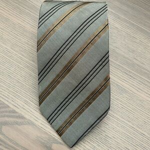 Hugo Boss Mens tie green,black&gold.See photos for marks priced accordingly